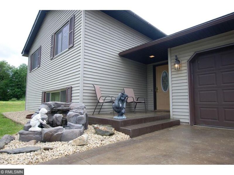 5607 370th St, North Branch, MN 55056