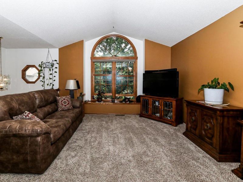 3952 Orchid Ln N, Plymouth, MN 55446