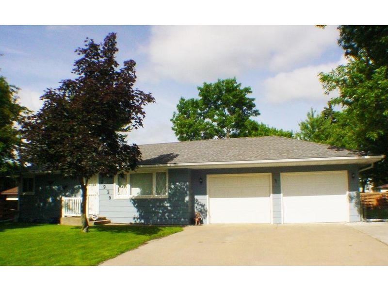 2939 7th Ave, Anoka, MN 55303