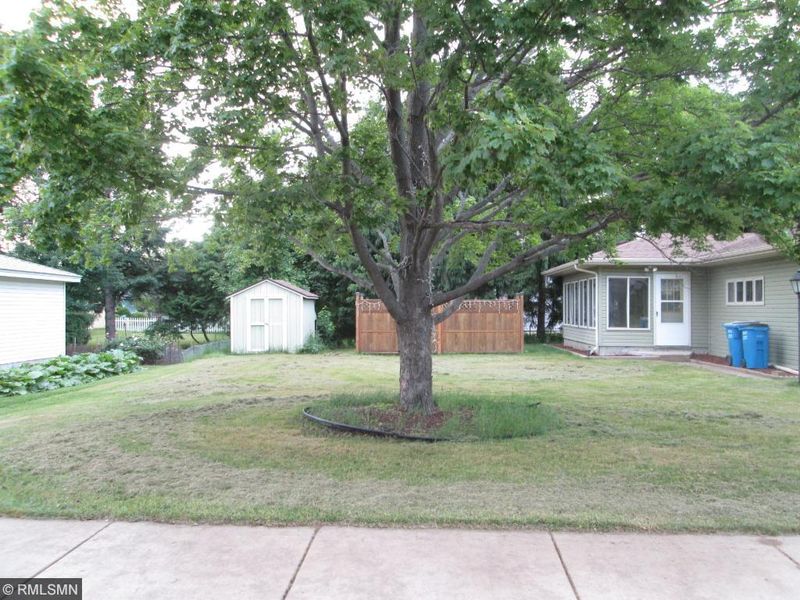 418 10th Ave SW, Cambridge, MN 55008