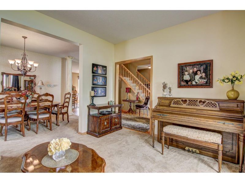 2611 Grey Eagle Dr, Woodbury, MN 55129