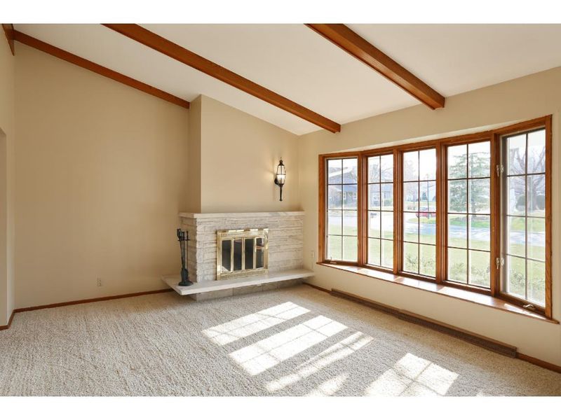 2520 Lamplighter Ln, Golden Valley, MN 55422