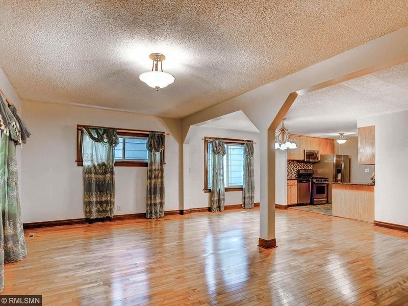 2915 Queen Ave N, Minneapolis, MN 55411
