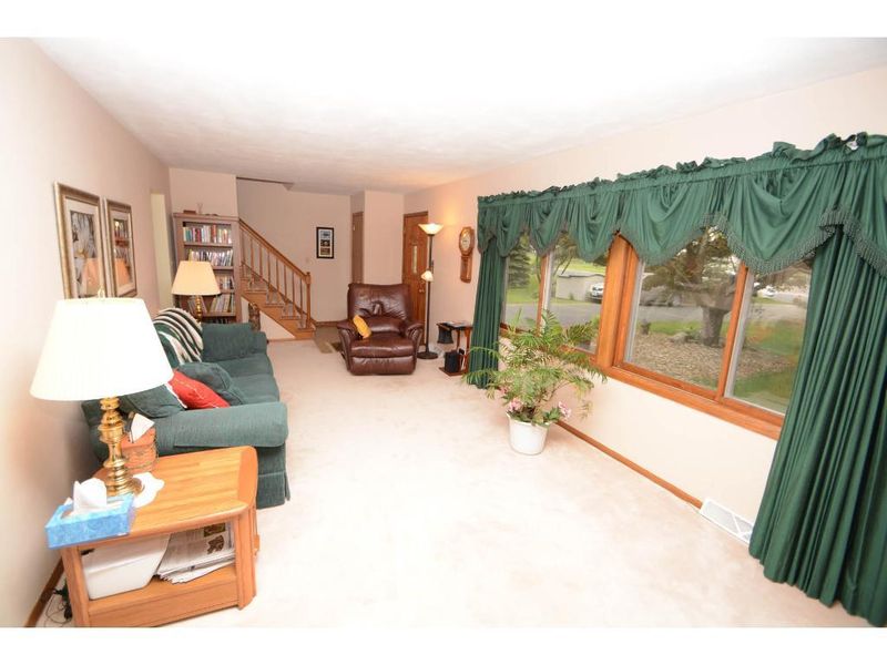 9861 Brookview Rd, Woodbury, MN 55125