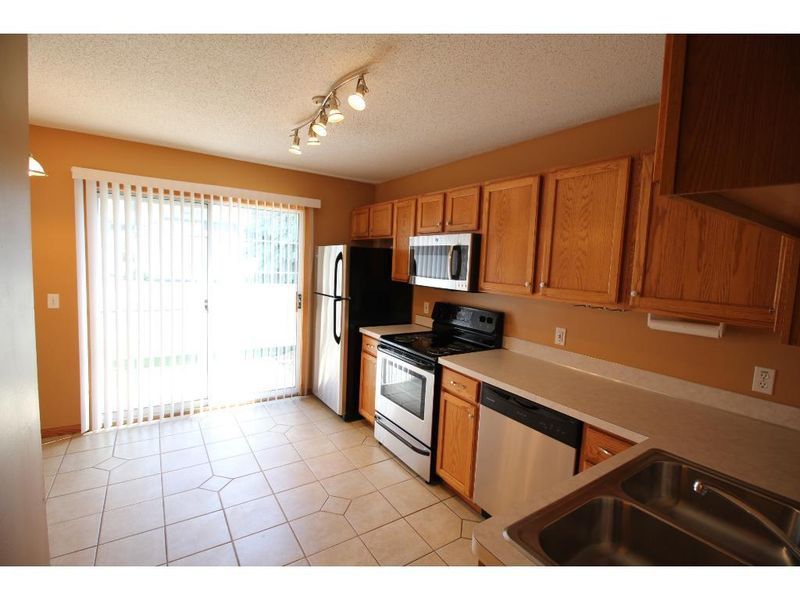 399 Leeward Trl, Woodbury, MN 55129
