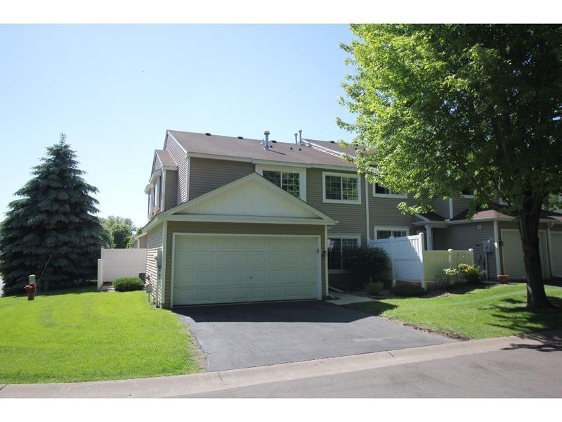 399 Leeward Trl, Woodbury, MN 55129