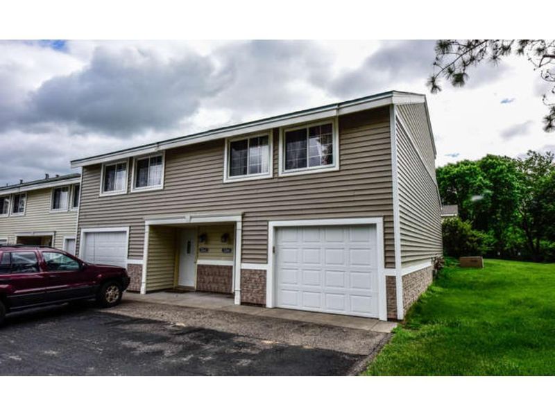 3266 Hill Ridge Dr #18, Eagan, MN 55121