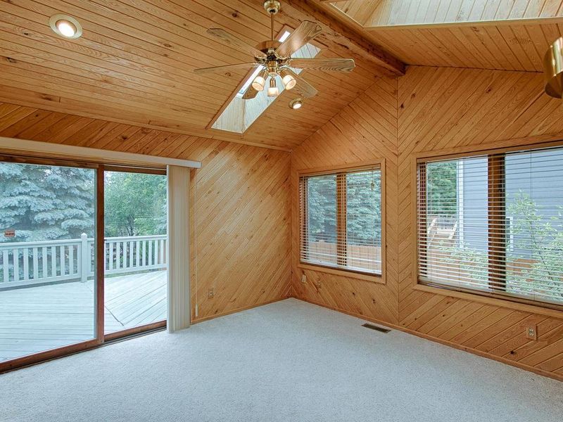 13786 Carmody Dr, Eden Prairie, MN 55347