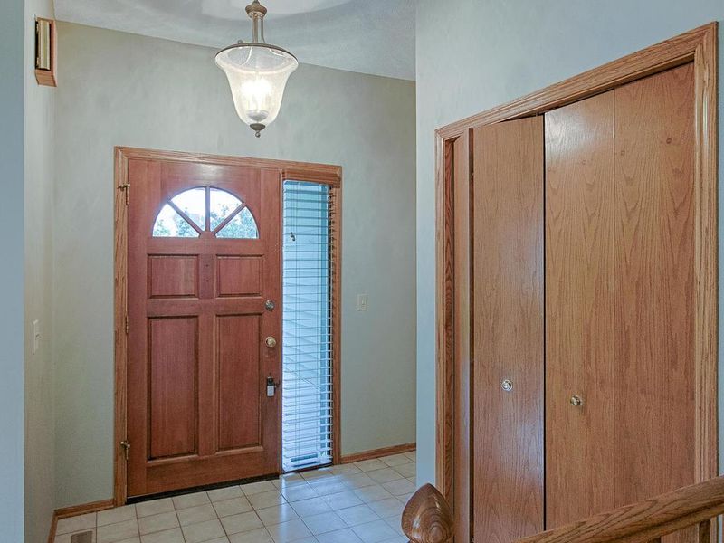13786 Carmody Dr, Eden Prairie, MN 55347