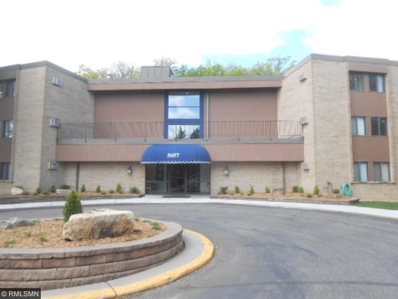 5697 Green Circle Dr #211, Minnetonka, MN 55343