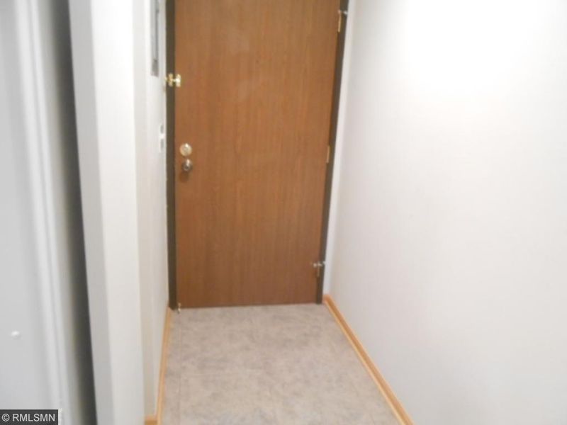 5697 Green Circle Dr #211, Minnetonka, MN 55343
