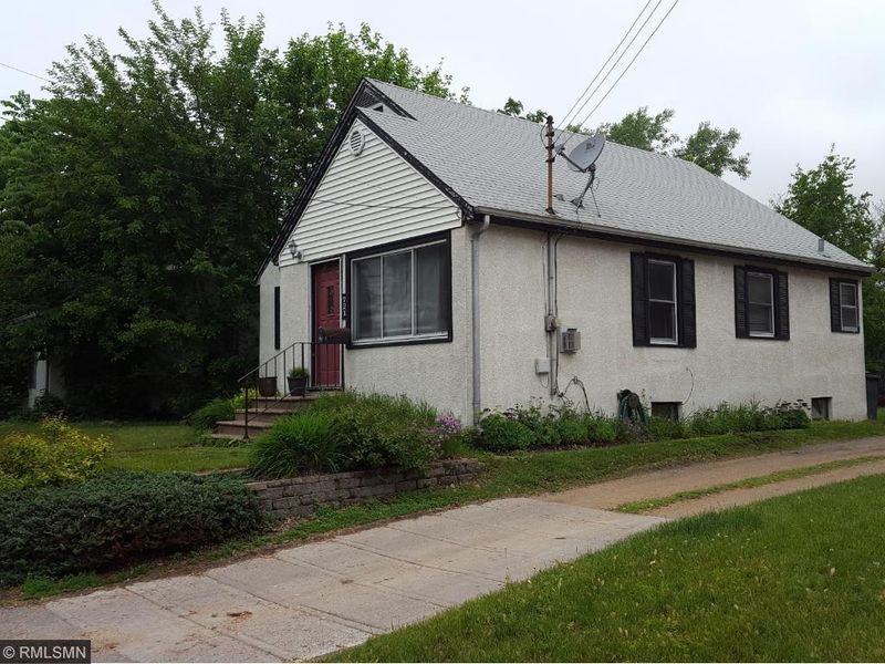 721 27th Ave NE, Minneapolis, MN 55418
