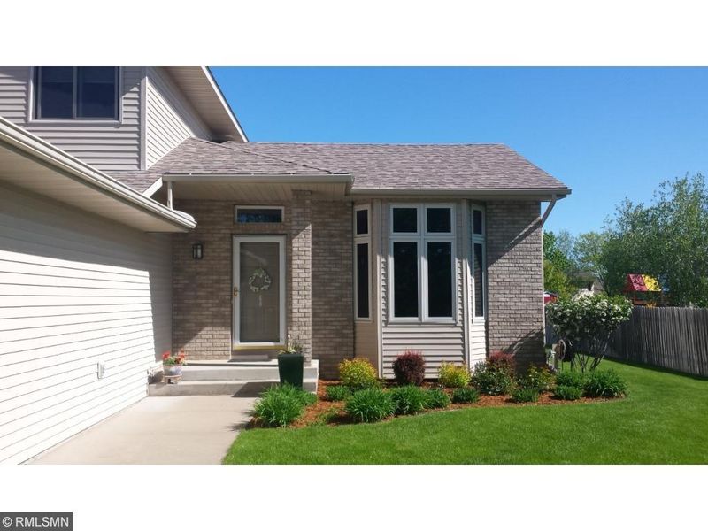 8384 Colton Ave, Woodbury, MN 55125