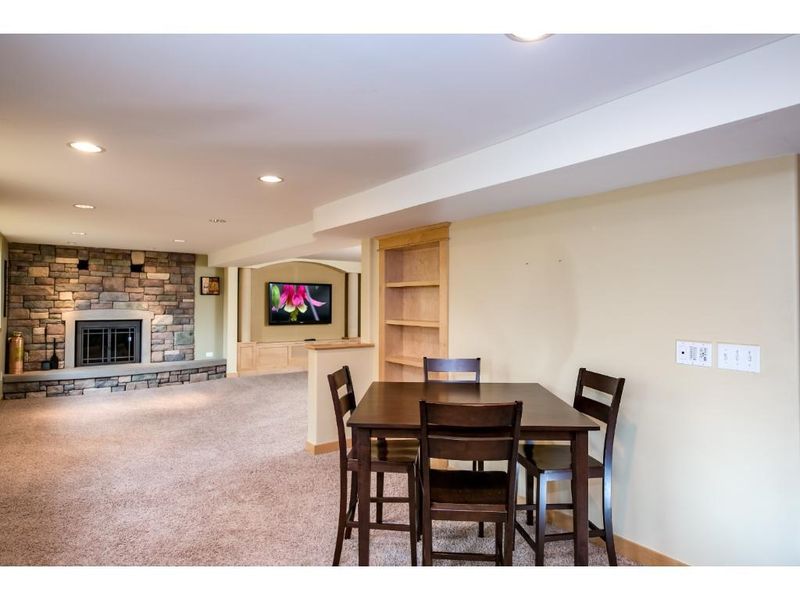 1101 Woodhill Rd, Burnsville, MN 55337