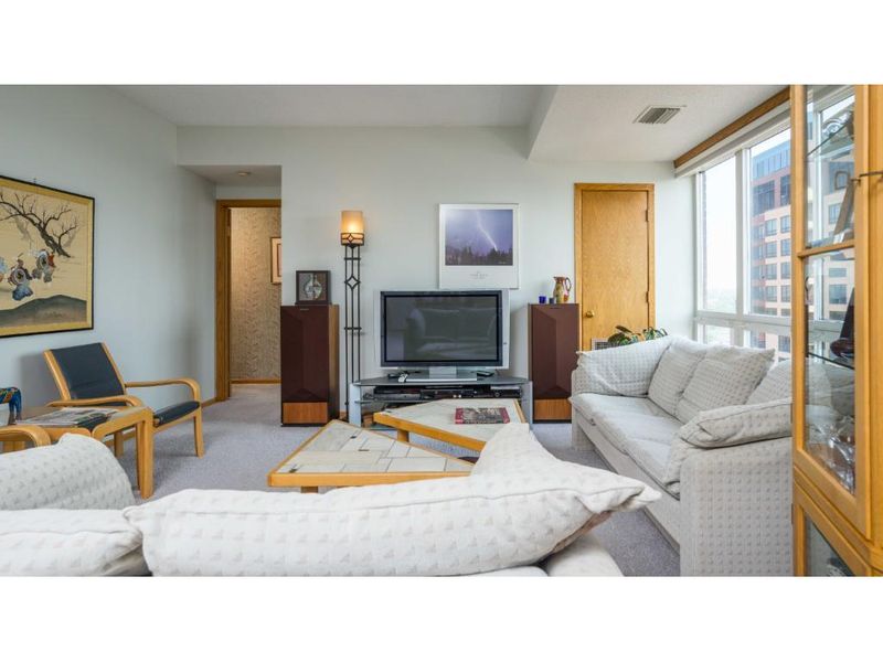 168 6th St E #2703, Saint Paul, MN 55101