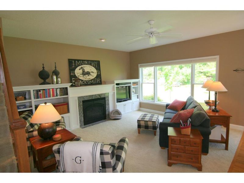 2487 Schneider Ct, Chaska, MN 55318