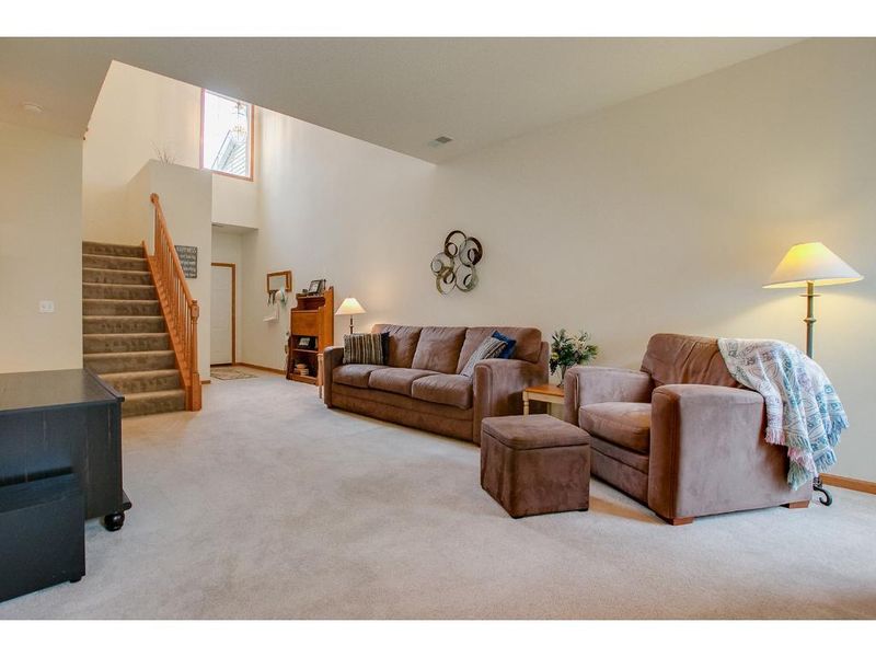 1353 Preston Ln, Shakopee, MN 55379