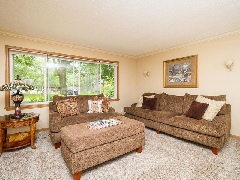7305 E Franklin Cir, Eden Prairie, MN 55346
