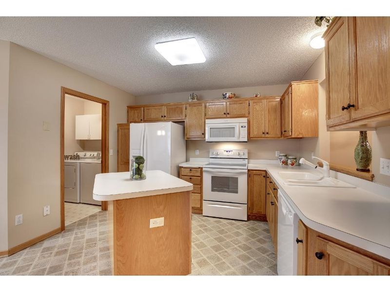 2836 Cornelia Trl, Woodbury, MN 55125