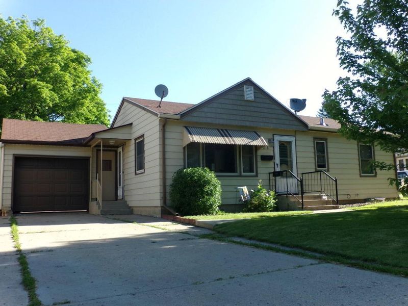218 15th St NE, Owatonna, MN 55060