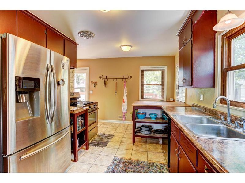 29 21st Ave N, Hopkins, MN 55343