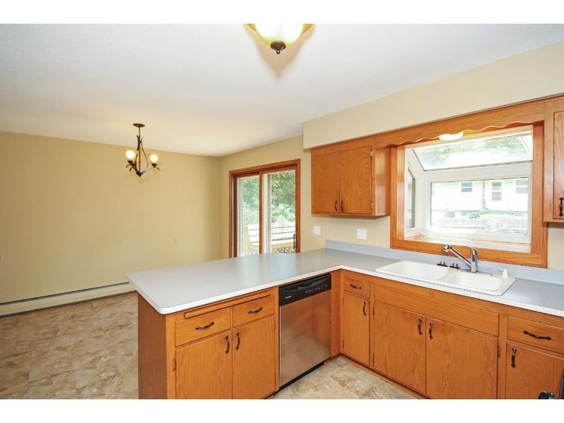8117 35th Ave N, Crystal, MN 55427