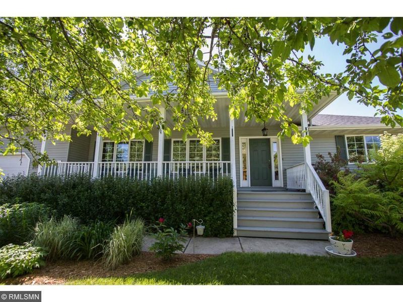 585 Cedar Cir, Annandale, MN 55302