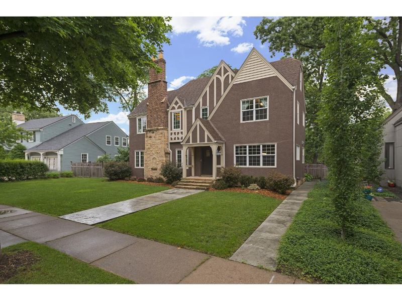 2818 Sunset Blvd, Minneapolis, MN 55416