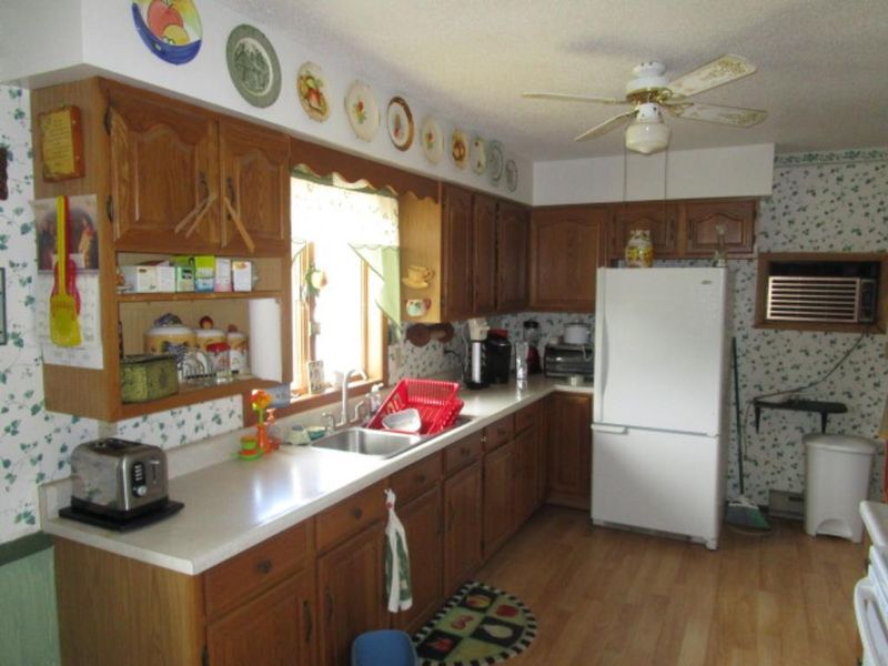 29 2nd St NW, Menahga, MN 56464