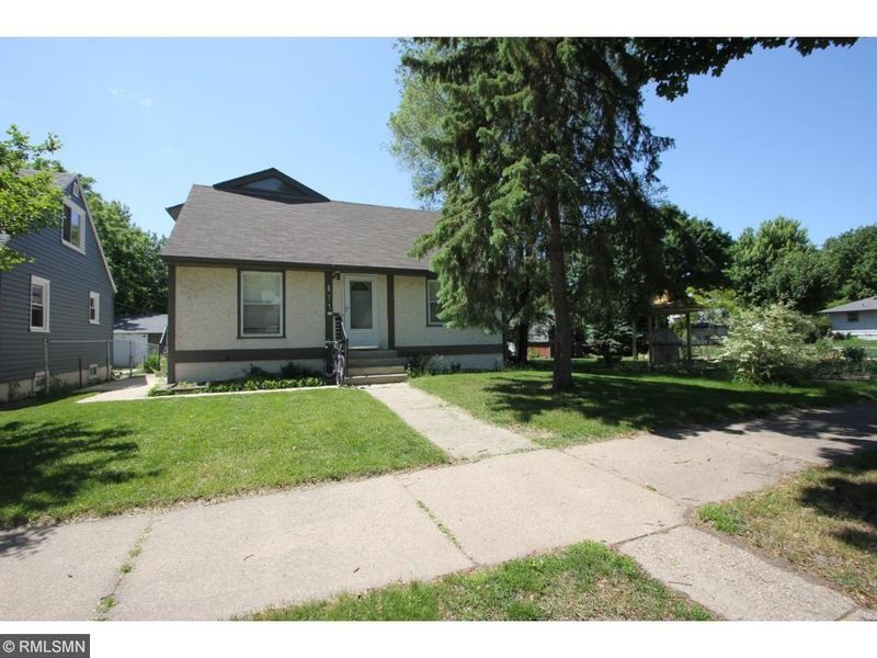 871 22nd Ave SE, Minneapolis, MN 55414