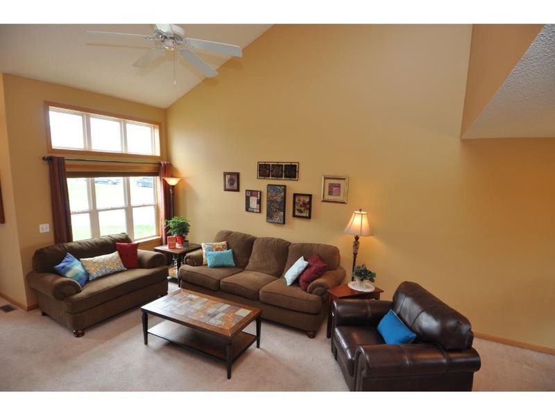 6830 99th St S, Cottage Grove, MN 55016