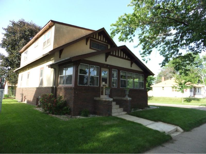 47 Rose Ave E, Saint Paul, MN 55117