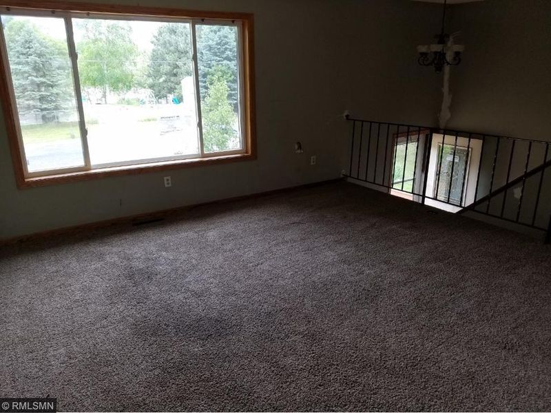 30805 Montclair Dr, Lindstrom, MN 55045