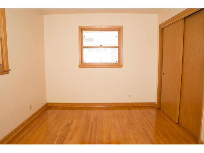 1541 6th St E, Saint Paul, MN 55106