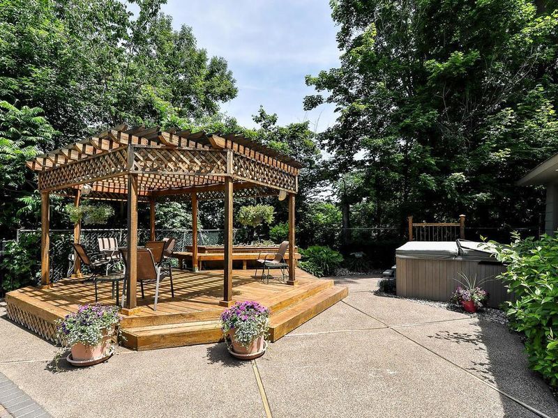 3208 Charles Ln, Mound, MN 55364