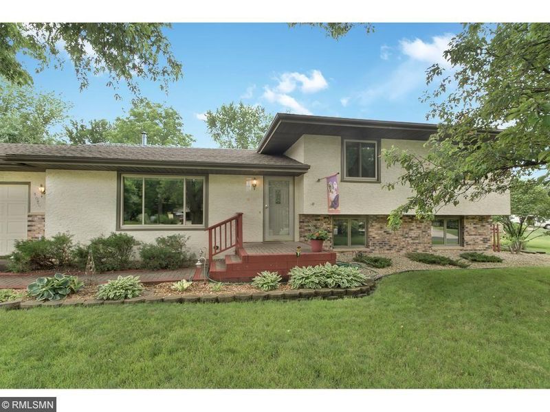 4076 Elmwood Dr, Saint Bonifacius, MN 55375