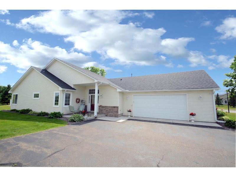 7000 Eagle Trl, Hugo, MN 55038