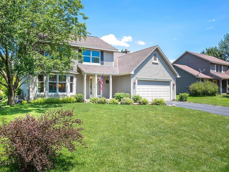 230 Mountain Way, Chanhassen, MN 55317