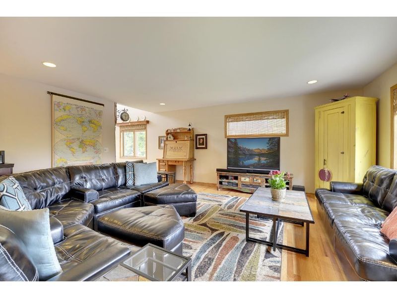 3285 Rolling Hills Dr, Eagan, MN 55121
