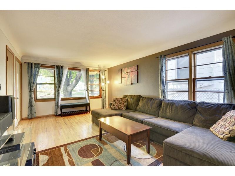 1245 5th St E, Saint Paul, MN 55106