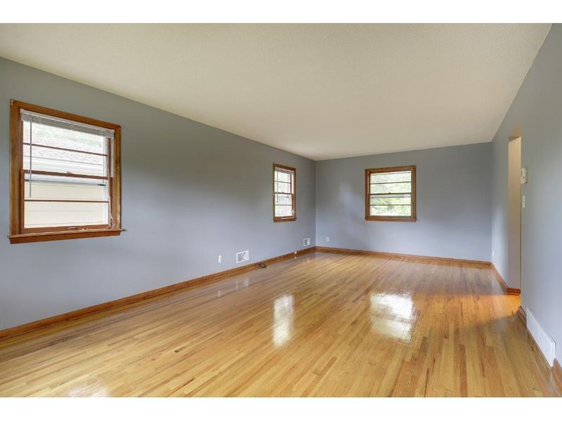 4356 Sandstone Dr, Eagan, MN 55122