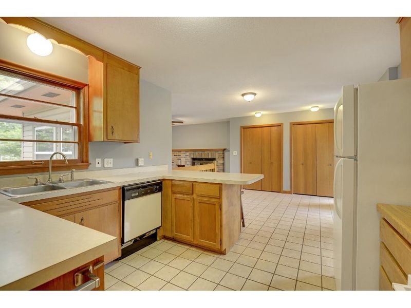 4356 Sandstone Dr, Eagan, MN 55122