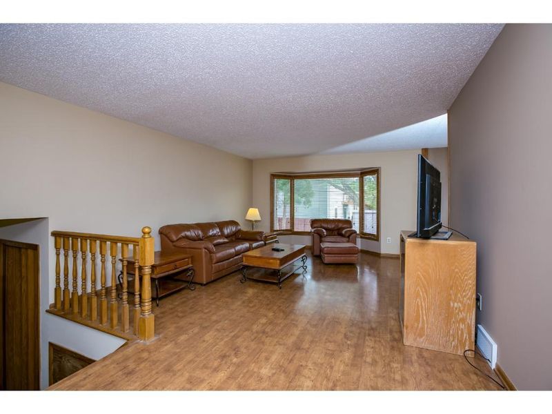 14636 Burnell Park Dr, Burnsville, MN 55306