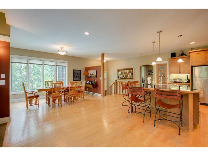 2653 Promontory Pl E, Maplewood, MN 55119
