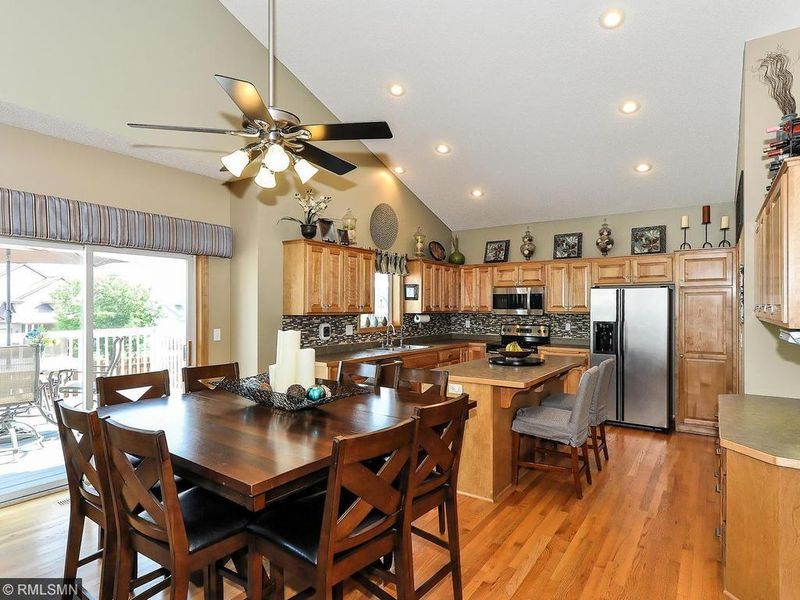 740 7th St, Chaska, MN 55318
