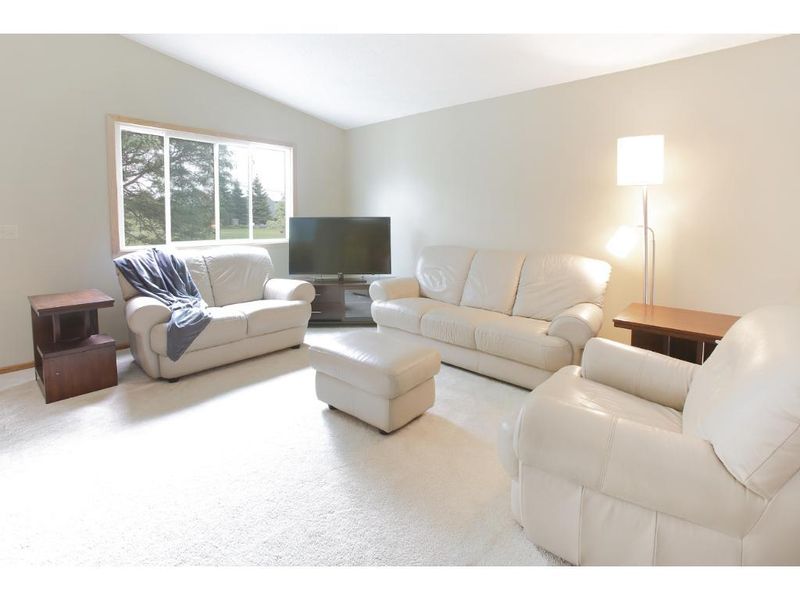 3345 Juliet Dr, Woodbury, MN 55125