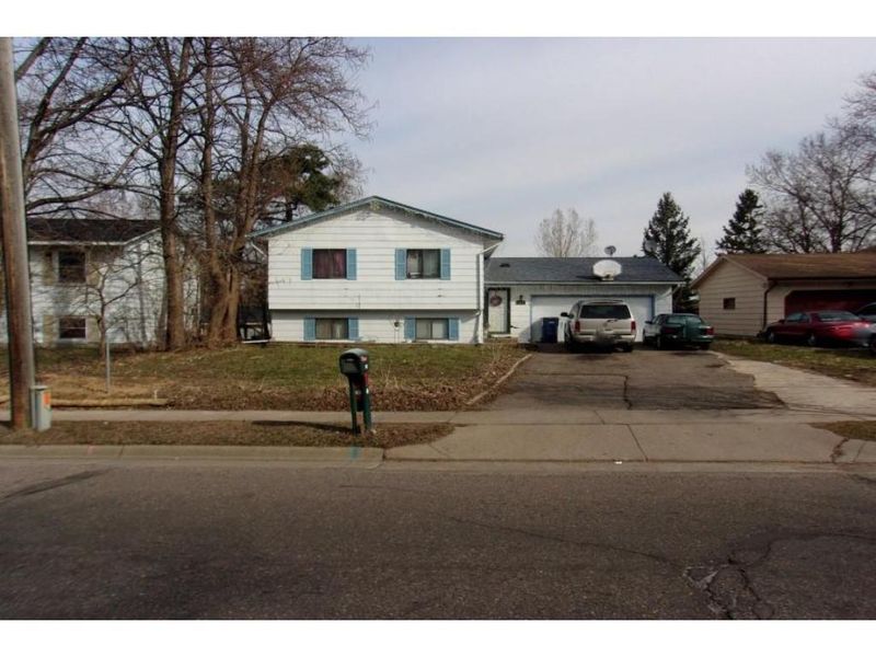 1667 Burns Ave, Saint Paul, MN 55106