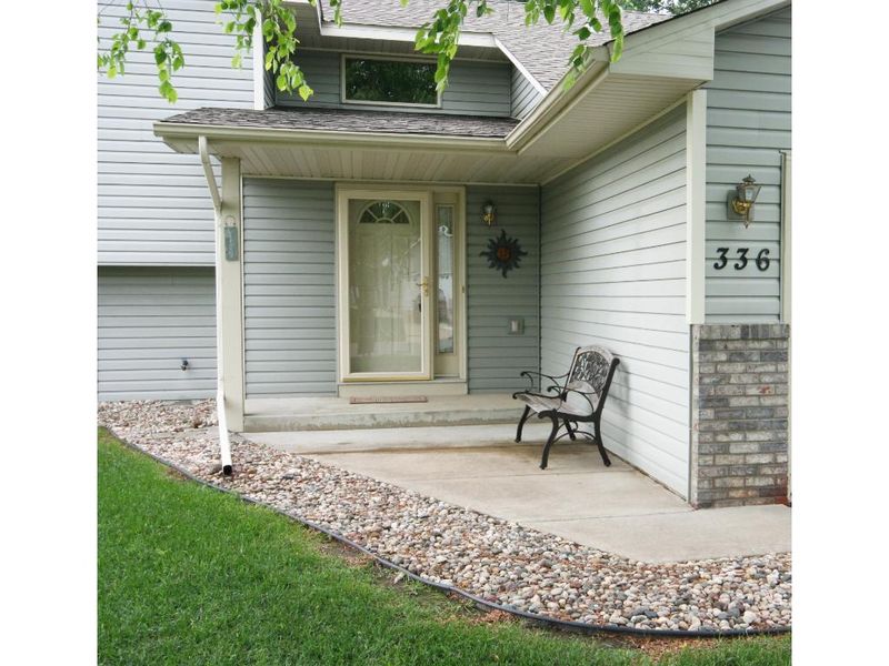 336 Hennes Ave, Shakopee, MN 55379