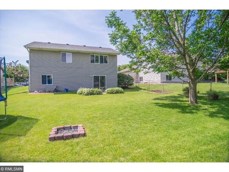 7144 Upper 36th St N, Oakdale, MN 55128
