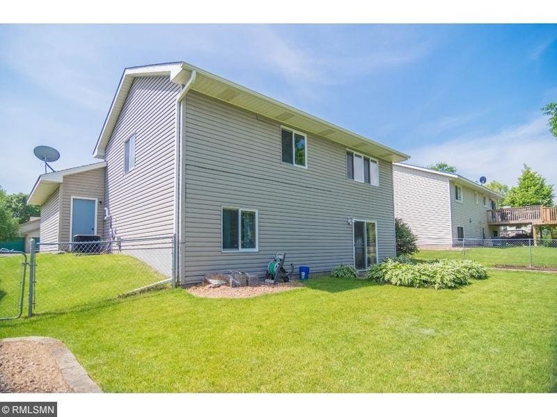 7144 Upper 36th St N, Oakdale, MN 55128